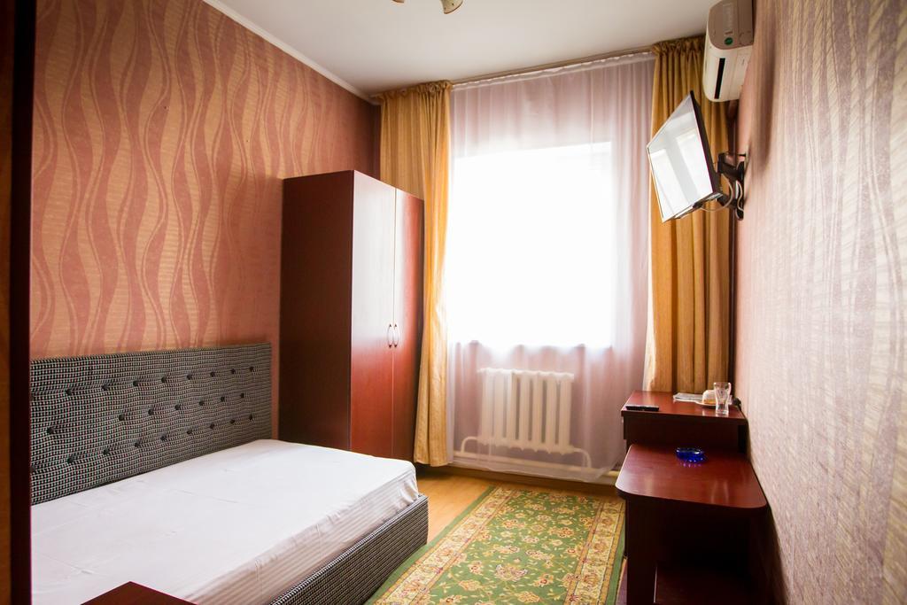Diar Hotel Atyraū Quarto foto